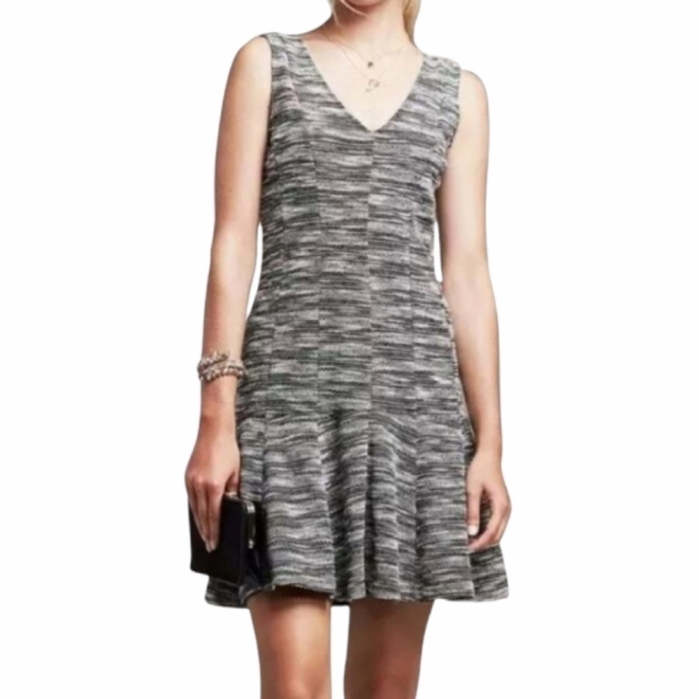 Banana Republic, Marled Twee, V-neckline, Colors: Black and White, Size 8